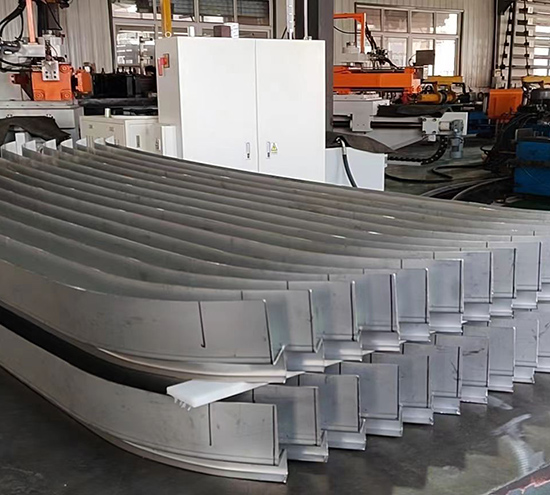 工業(yè)鋁型材拉彎不同于普通民用建材，北京拉彎廠為廣大客戶朋友們做好詮釋！