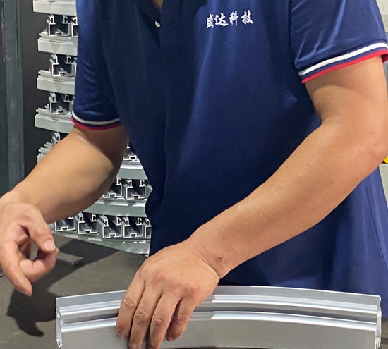 汽車(chē)用鋁合金型材的彎曲成形工藝制造