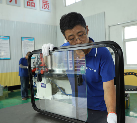 北京盛達(dá)偉業(yè)型材拉彎廠開工大吉！