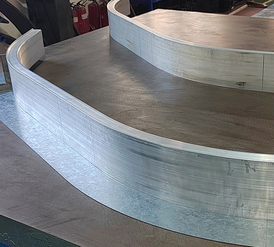 工業(yè)鋁型材拉彎在加工鋁型材拉彎時(shí)有什么需要注意的