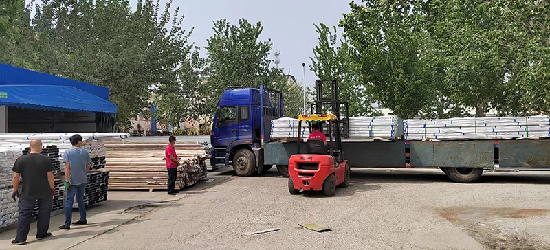 來(lái)料卸車(chē)，拉彎加工材料執(zhí)行高標(biāo)準(zhǔn)！