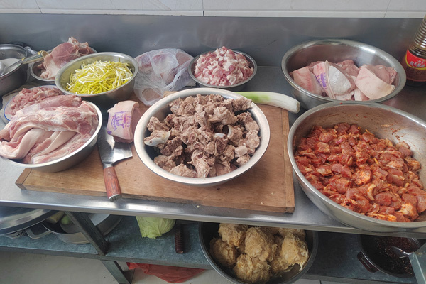 盛達(dá)科技冬季關(guān)懷：發(fā)放勞動(dòng)保護(hù)用品與聚餐活動(dòng)的雙重溫暖