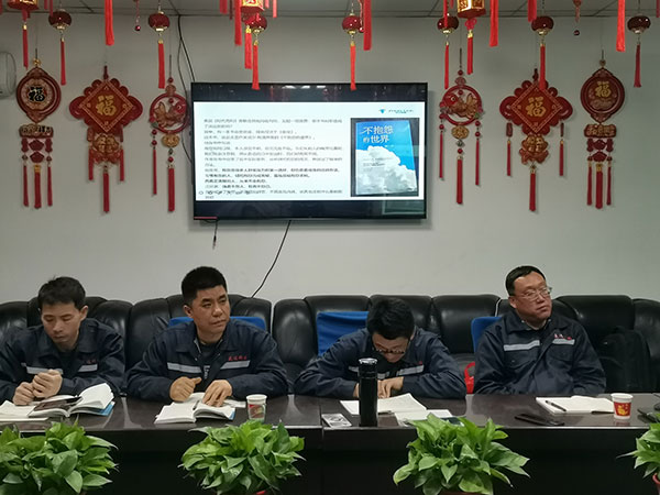 北京拉彎廠召開三月份月度產(chǎn)值分析會