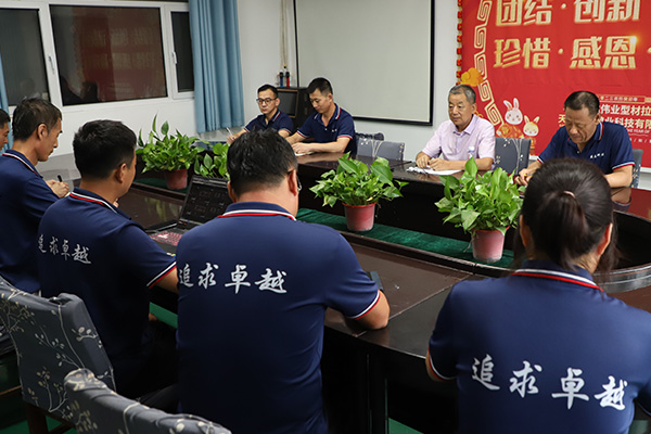 拉彎加工廠家祝拉彎工人們勞動(dòng)節(jié)快樂！